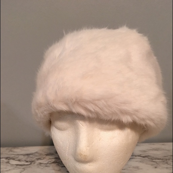 Winter White faux fur lady’s hat/ NWOT - Picture 4 of 5